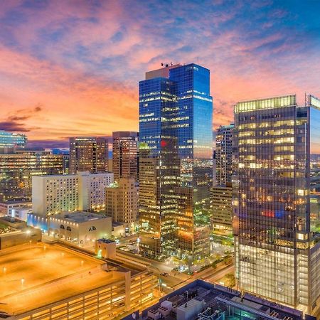 Couples Getaway Highrise Dwntown Phx Skyline Views Appartamento Phoenix Esterno foto