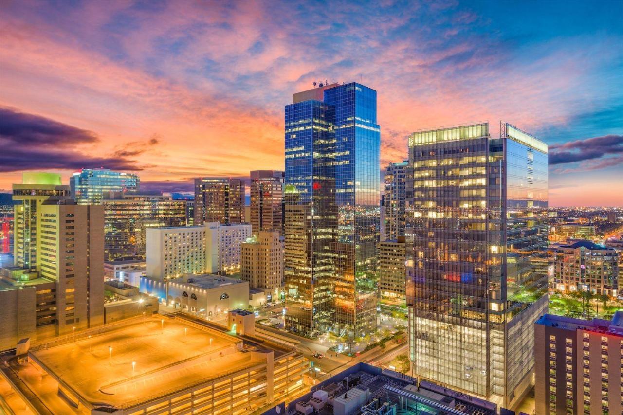 Couples Getaway Highrise Dwntown Phx Skyline Views Appartamento Phoenix Esterno foto