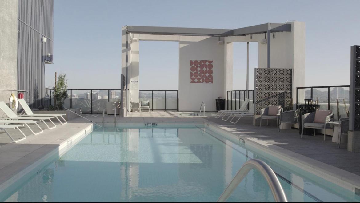 Couples Getaway Highrise Dwntown Phx Skyline Views Appartamento Phoenix Esterno foto